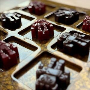 Handmade Rust Resin Tic-Tac-Tow Board with Robot-Shaped Pieces